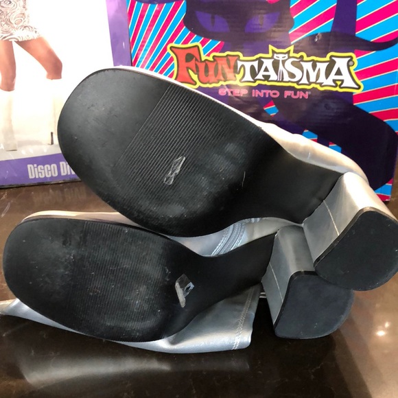 Go Go disco Diva S costume & silver boots - Picture 7 of 8